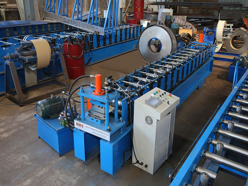 Metal Ceiling Plate Roll Forming Machine